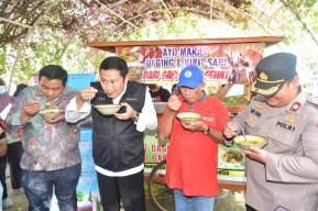 PMK Mewabah, Bupati Lamongan Tegaskan Daging Sapi di Pasaran Aman Dikonsumsi