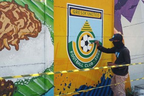 Cara Seniman Mural Mendukung Gresik United