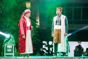 Meriahkan Hari Jadi Lamongan ke-453, Bupati Yes Main Drama Bersama Seniman Muda