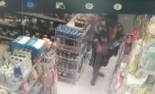 Emak-emak Mencuri Terekam CCTV di Kota Batu, Minta Maaf Usai Videonya Viral