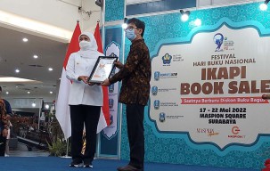 Khofifah Buka Festival Hari Buku Nasional di Surabaya, Catat Waktu dan Tempatnya