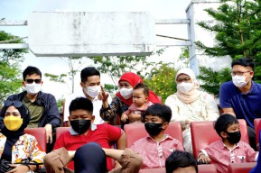 Momen Gubernur Khofifah Ajak Sang Cucu Berlibur ke Jatim Park 3 di Kota Batu