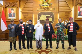 Gubernur Khofifah Ajak Masyarakat Madura Tingkatkan Daya Tarik Investor