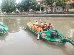 Wisata Perahu Kalimas Jadi Destinasi Favorit Warga saat Libur Lebaran 2022