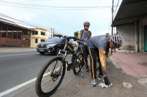Meriahkan WSL, Banyuwangi Gelar Gowes G-Land Ride Sambil Pungut Sampah
