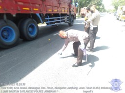 Tabrak Pemotor Bonceng Tiga, Warga Jombang Tewas di Jalur Ploso-Babat