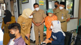 Hari Pertama Masuk Kerja, Bupati Ipuk Pastikan Layanan Publik Berjalan Optimal