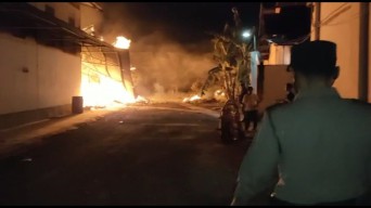 Gudang Pabrik Makanan Ringan di Tulungagung Terbakar