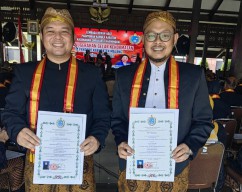 KH Ach Fauzan Asal Sampang Dapat Gelar Kebangsawanan dari Keraton Surakarta