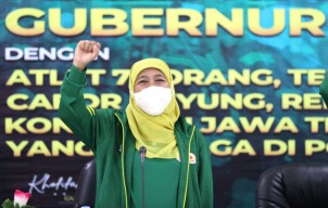 Dukung Kejuaraan Bulutangkis, Khofifah: Piala Gubernur Bukan Sekadar Kompetisi