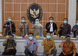 Gubernur Khofifah: Momen May Day Kali Ini Terasa Istimewa Bagi Seluruh Pekerja