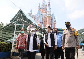 Tinjau KenPark, Khofifah Prioritaskan Medis dan Trauma Healing Para Korban