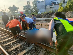 Pria Tanpa Identitas Tewas Tersambar Kereta Api di Sidoarjo