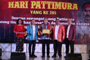 Wali Kota Eri Cahyadi Diangkat Jadi Warga Kehormatan Maluku