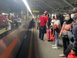 Dear Pemudik, Tiket Arus Balik Kereta Api ke Surabaya Tersisa 30 Persen Lho..
