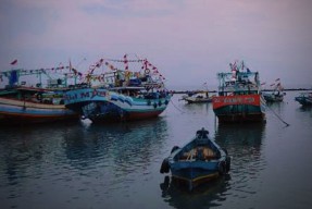 Gelombang Laut Tinggi, Nelayan Lamongan Diimbau Kurangi Aktivitas Melaut