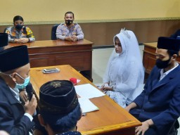 Tahanan Kasus Narkoba Nikahi Perempuan Idamannya di Polres Mojokerto Kota