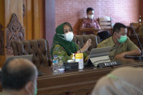 PMK Mewabah, Ning Ita Pastikan Daging Sapi di Kota Mojokerto Aman Konsumsi