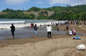 Libur Lebaran, Pantai Gemah di Tulungagung Mulai Ramai Dikunjungi Wisatawan