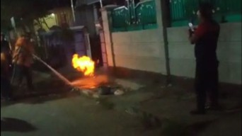 Pipa Gas Bawah Tanah di Mojokerto Bocor dan Keluarkan Api