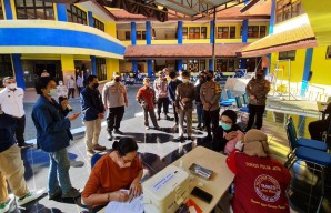 Polda Jatim Gandeng Mahasiswa Kedokteran Sasar Vaksinasi Pada Remaja