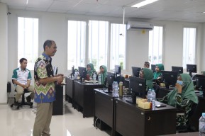 Dorong Peningkatan Mutu, UHW Perbanas Latih Kompetensi Pendidik  di Surabaya