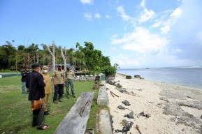 Jelang WSL Championship Tour 2022, Bupati Ipuk Pimpin Rapat di Pantai Plengkung