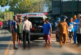 Biker Remaja Tewas Usai Tabrak Truk di Jalur Daendels Gresik