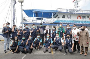 Gubernur Khofifah Lepas RS Terapung Ksatria Airlangga ke Kepulauan Madura