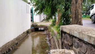 Pencemaran di Saluran Air Gatsu Jombang, DLH Temukan IPAL Pabrik Plastik Rusak