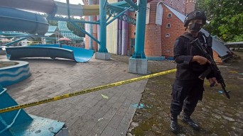 Seluncuran Kolam Renang KenPark Surabaya Ambrol, BPBD Sebut 9 Anak Terluka