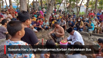 Video: Suasana Haru Iringi Pemakaman Korban Kecelakaan Bus