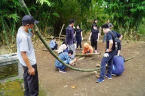 Mahasiswa UK Petra Gandeng Sahabat Bambu, Berdayakan Potensi Desa Mojotrisno
