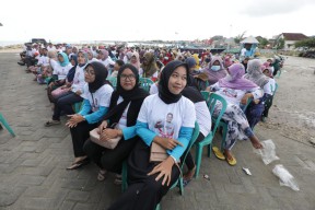 Deklarasi di Pantai Kutang, Warga Pesisir Lamongan Dukung Sandiaga Maju Pilpres