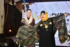 Kenalkan Potensi Lokal, Dekranasda Trenggalek Gelar Fashion Day di Jakarta