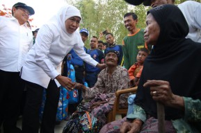 Khofifah Ajak Masyarakat Sejahterakan, Bahagiakan dan Lindungi Lansia