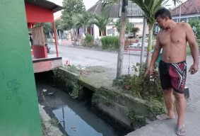 Ini Kandungan dalam Air Saluran Irigasi Jabon, Jombang yang Diduga Tercemar