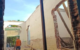 Duh... Bangunan Diduga Cagar Budaya di Kota Kediri Dibongkar untuk Restoran