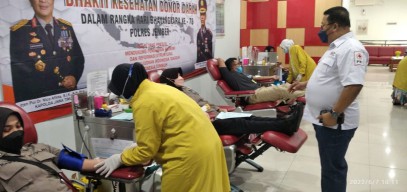 Stok Darah PMI Jember Menipis, Ratusan Polisi Lakukan Donor