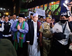 Di Ponpes Nuris Mojokerto, Menteri BUMN Disambut Poster 'Erick Thohir Otw RI 1'