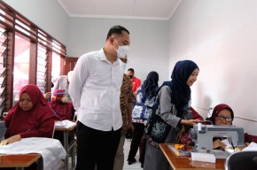 Rumah Padat Karya Surabaya Serap Ratusan Tenaga Kerja dari MBR