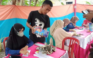 Cerianya Ratusan Anak di Sukosari, Ponorogo saat Membongkar Celengan Massal