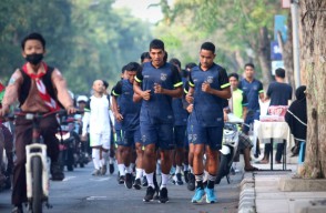 Gresik United Jalani Cross Country di Bukit Pucem