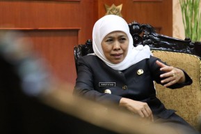 Survei Poltracking: Khofifah Cagub Jatim 2024 Terkuat, Disusul Risma