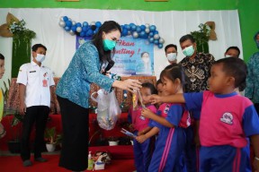 Mbak Cicha Ajak Anak-anak TK di Kediri Makan Olahan Ikan untuk Cegah Stunting