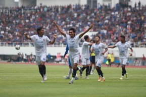 Arema FC Takluk 2-1 Dikandang PSIS Semarang
