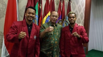 Pemain Persebaya Alwi Slamat dan M Hidayat Resmi Jadi Mahasiswa UM Surabaya