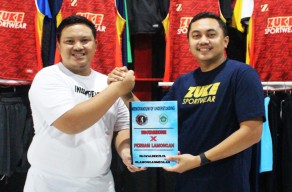 Gandeng Zuke Sportwear, Indowarehouse Dukung Tim Porprov Basket Lamongan
