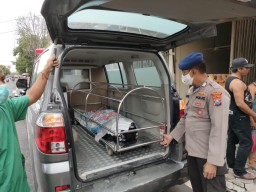 Remaja di Gresik Tewas Tenggelam saat Berenang di Dermaga Balai Nelayan