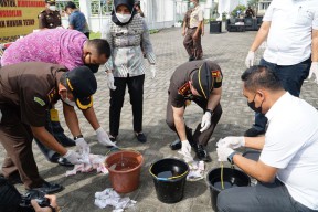 Barang Bukti Narkoba hingga Sajam Dimusnahkan Kejari Kota Mojokerto